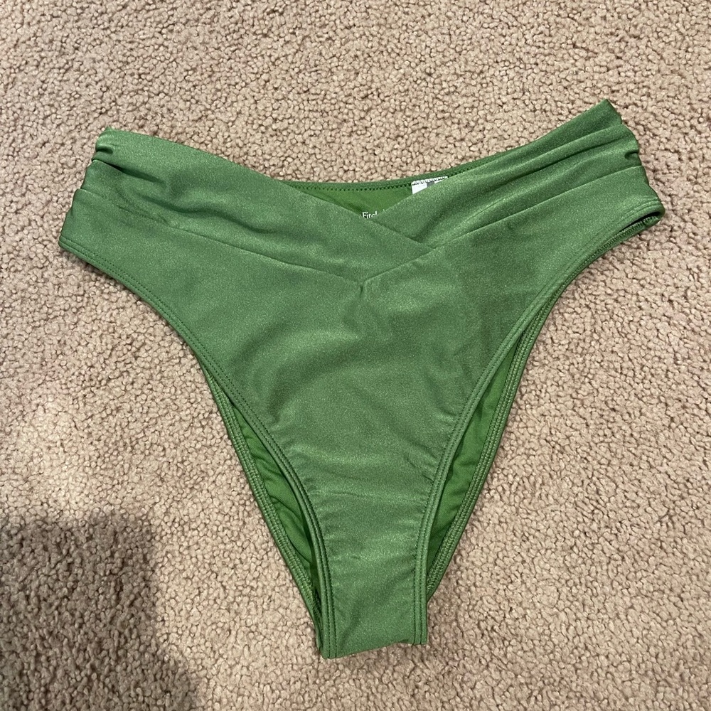 ABERCROMBIE & FITCH green MidRise V-style Cheeky Bottom